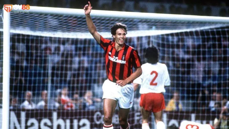 Bàn thắng vàng của Marco van Basten tại EURO 1988